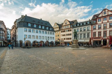 Koblenz, Almanya - 1 Mayıs 2018: Koblenz şehir merkezi - Frankfurt yakınlarındaki güzel kasaba