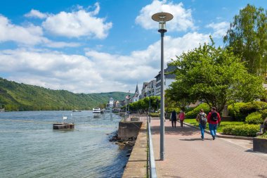 Boppard şehir, Ren Nehri, Orta Rhine Vadisi, Almanya 'da Boppard ünlü popüler Wine Village yakın Ren Nehri görüntüleyin. Rhine Valley UNESCO Dünya Mirası alanı