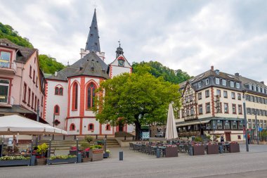 Boppard, Almanya - 1 Mayıs 2018: Ren Nehri'ndeki ünlü popüler Wine Village of Boppard, Middle Rhine Valley, Almanya
