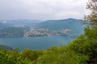 İtalya 'da tatiller-Italya 'nın en güzel gölünün bir görünümü, Lago di Como 