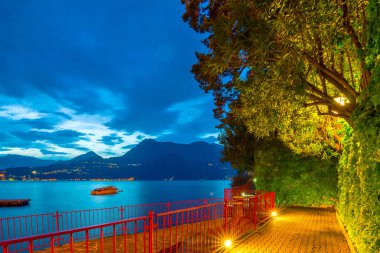İtalya 'da tatil-Italya, Varenna, Lago di Como en güzel göl bir görünüm. Akşam zamanı.