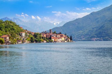 İtalya 'da tatil-Italya, Varenna, Lago di Como en güzel göl bir görünüm. Arka planda ünlü Tremezzina şehri