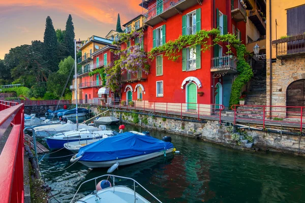 İtalya 'da tatil-Italya, Varenna, Lago di Como en güzel göl bir görünüm. Akşam zamanı.