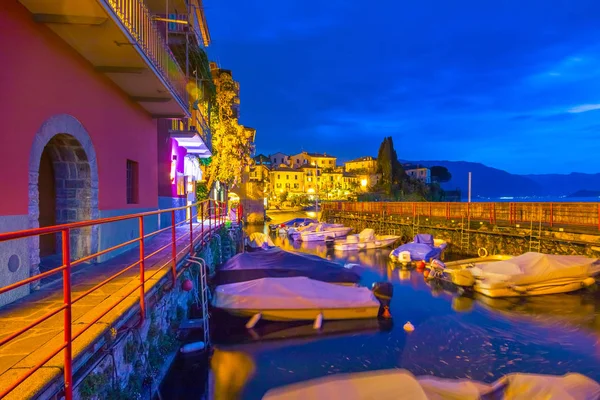 İtalya 'da tatil-Italya, Varenna, Lago di Como en güzel göl bir görünüm. Akşam zamanı.