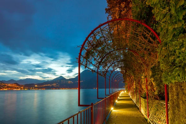 Відпочинок Італії Вид Найкрасивіший Озеро Італії Варенна Lago Como Вечірній — стокове фото