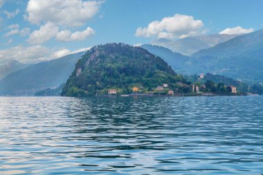 Como Gölü (Bellagio yakınında) bir feribot tekne resmi. Lombardiya, Italya