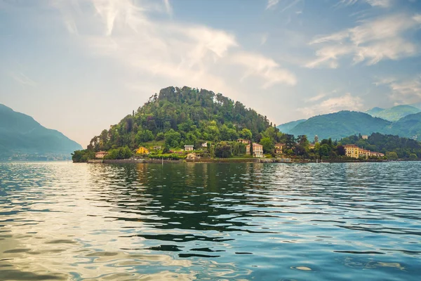 Como Gölü (Bellagio yakınında) bir feribot tekne resmi. Lombardiya, Italya