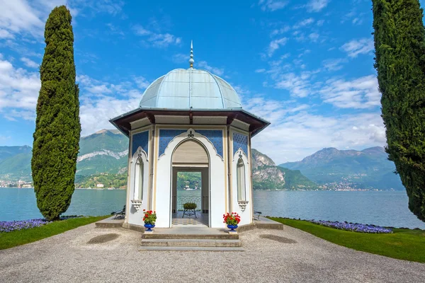 Mayıs ayında ünlü Italyan Gölü Como 'da Bellagio yakınlarındaki Villa Melzi ve bahçeleri