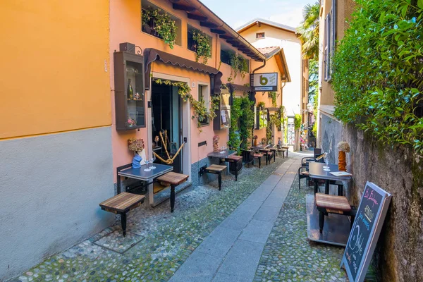 Bellagio, Italya-3 Mayıs 2018: Bellagio 'da pitoresk Küçük kasaba Sokağı görünümü, Como Gölü Italya