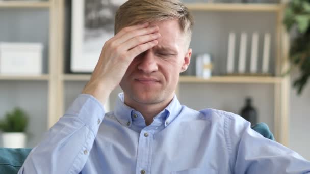 Kopfschmerzen Porträt Eines Angespannten Geschäftsmannes Mittleren Alters Amt — Stockvideo