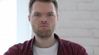 Hayır, Genç adam sallayarak parmak tarafından reddetme reddetme