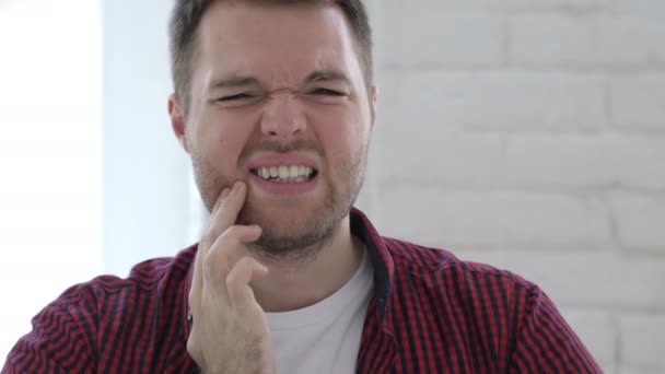 Diş Ağrısı Diş Ağrısı Diş Etleri Olan Genç Adam — Stok video