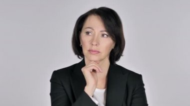 Güzel düşünce kadın el hareketi beyin fırtınası portresi