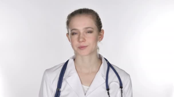 Retrato Joven Doctora Shkaing Cabeza Para Rechazar — Vídeos de Stock