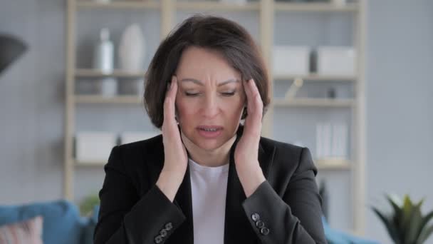 Portrait Old Businesswoman Gesturing Headache Stress — Stock Video