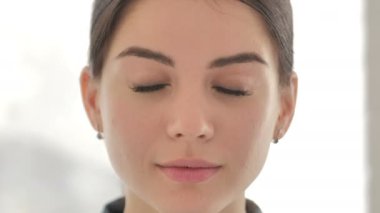 Gülen yüz, güzel kız yakın çekim