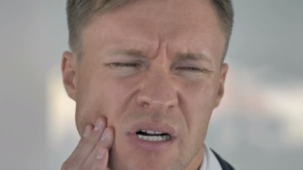 Kiespijn Man Met Tand Infectie Uit Sluiten — Stockvideo