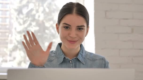 Primer Plano Chat Vídeo Línea Ordenador Portátil Por Young Girl — Vídeo de stock