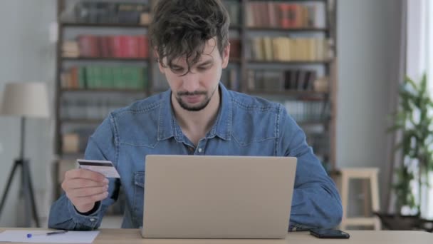 Erfolgreiches Online Shopping Von Mann Verklagt Kreditkarte Zahlung — Stockvideo