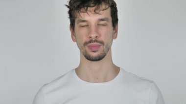 Başparmak aşağı el hareketi üzgün genç Casual adam portresi