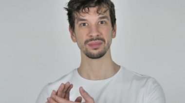 Heyecan içinde alkışlar genç Casual adam alkış portresi