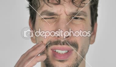 Diş ağrısı diş enfeksiyonu adamla yakın çekim