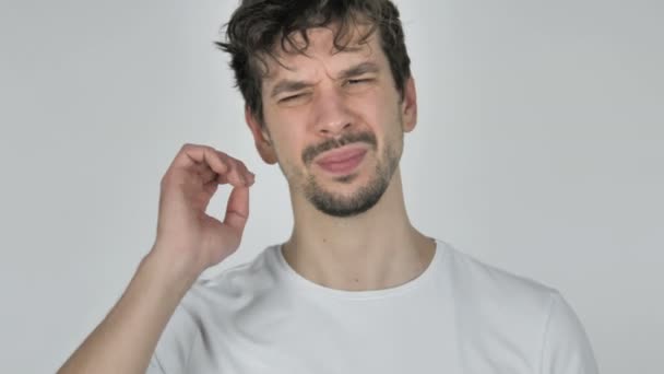 Hombre Joven Casual Con Dolor Cuello Fondo Blanco — Vídeos de Stock