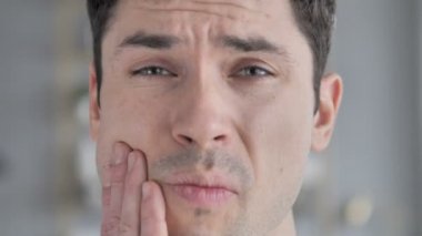 Diş ağrısı, yüz kadar yakın gencin diş ağrısı