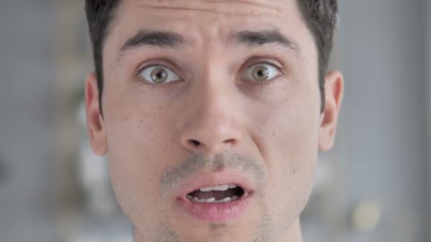 Face Close Young Man Shock Maravilha — Vídeo de Stock