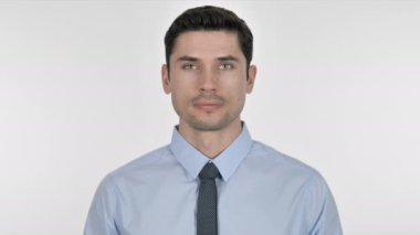 İşadamı başarı beyaz arka plan üzerinde kutluyor