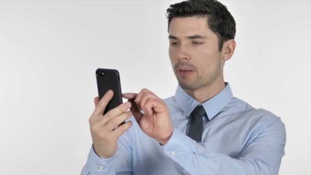 Homme Affaires Excité Pour Succès Tout Utilisant Smartphone — Video