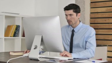 Hayal kırıklığına uğramış işadamı ticaret kaybı için tepki