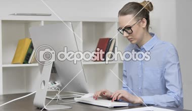 Hasta genç Casual kız işte, öksürük öksürük ve uçmak
