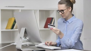 Online alışveriş, Online banka başarısız olmasına tepki Casual Kız