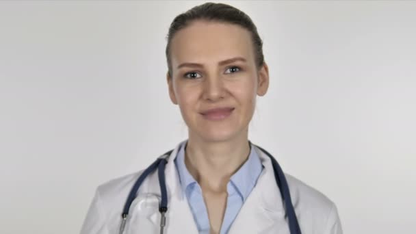 Μπράβο από γιατρό Lady σε λευκό φόντο — Αρχείο Βίντεο