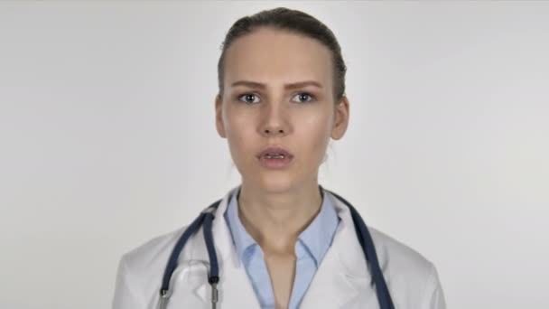 Evet Bayan sağlayan doktor tarafından jesti — Stok video