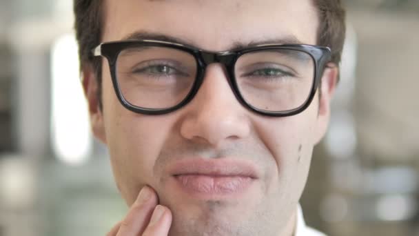 치통의 닫기, 치아 통증을 가진 남자 — 비디오