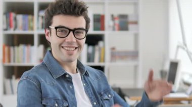 Alkışlama, Alkışlayan Yaratıcı Adam Takdir Ekibi
