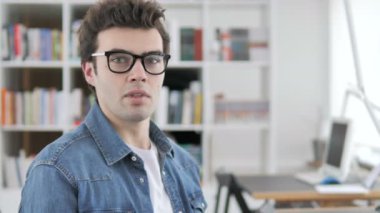 Şoklu İşadamı, Merak Ediyor