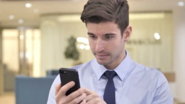 Gergin İşadamı Akıllı Telefon Kaybına Tepki