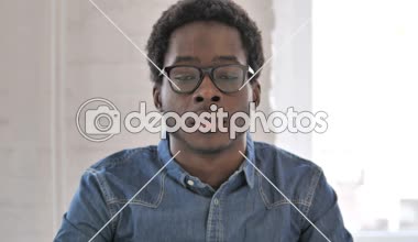 Ağlayan Üzgün Afrikalı Adam Portresi