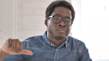 Thumbs Down Upset Afrikalı Man tarafından
