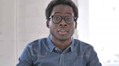 Memnun Afrika adam Tamam işareti