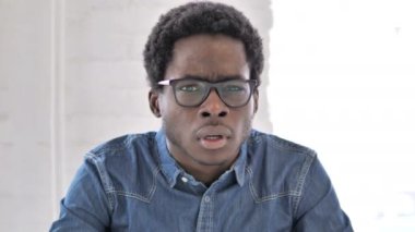 Afrikalı Adam Fırsat Arıyor