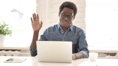 Afrika adam tarafından online görüntülü sohbet