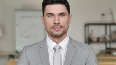 İş Adamı tarafından Thumbs Up