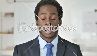 Hapşıran Hasta Afrikalı İşadamı Portresi