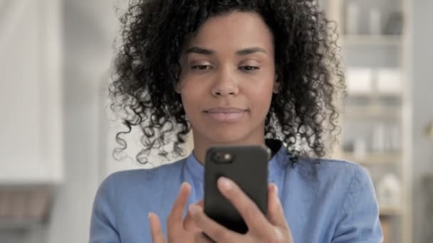 Portrait of African Woman Using Smartphone — Stock Video