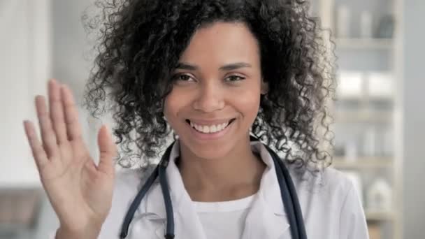 Online video chat från afrikansk Lady Doctor — Stockvideo