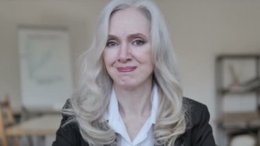 Olgun İş Kadını'nın Jestini Reddetme, Beğenme